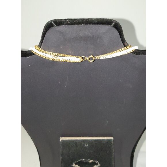 A Vintage Layered Necklace White and Gold Tone Mid Century Vibe Classic Trendy - Picture 7 of 10